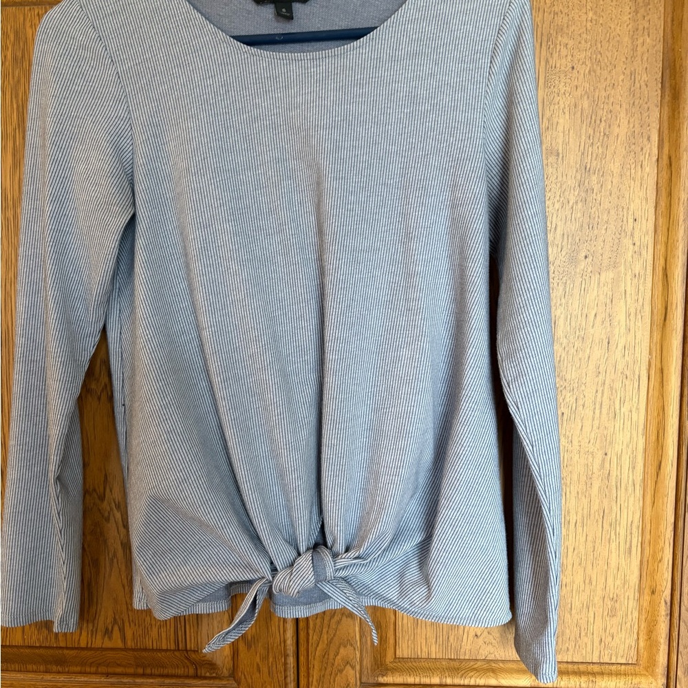 Banana Republic Gray pinstripe Long-Sleeve tie front top size small